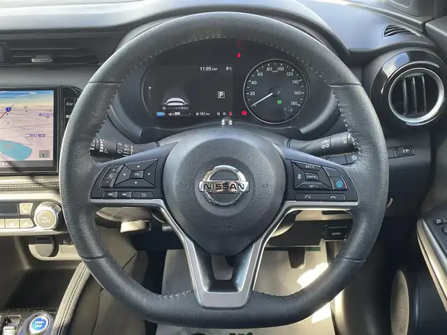 日産 キックス X 兵庫県 2021(令3)年 1.9万km ブリリアントホワイトパール/ピュアブラック 2トーン 純正9インチナビ/フルセグ/Bluetooth/プロパイロット/アラウンドビューモニター/デジタルインナーミラー/シートヒーター/ステアリングヒーター/クルーズコントロール/純正フロアマット/ハーフレザーシート/ルーフレール/ETC/オートライト