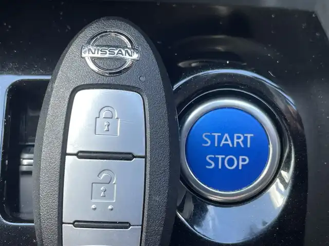 日産 キックス X 兵庫県 2021(令3)年 1.9万km ブリリアントホワイトパール/ピュアブラック 2トーン 純正9インチナビ/フルセグ/Bluetooth/プロパイロット/アラウンドビューモニター/デジタルインナーミラー/シートヒーター/ステアリングヒーター/クルーズコントロール/純正フロアマット/ハーフレザーシート/ルーフレール/ETC/オートライト