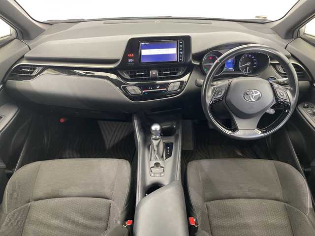 トヨタ Ｃ－ＨＲ S LEDパッケージ 栃木県 2018(平30)年 3.5万km メタルストリームM 純正ナビ/（CD/Bluetooth/フルセグTV/SD）/バックカメラ/トヨタセーフティセンス/コーナーセンサー/ビルトインETC/ドライブレコーダー/禁煙車/オートライト/LEDヘッドライト/横滑り防止装置/スマートキー/プッシュスタート/ステアリングスイッチ/革巻きステアリング/ウィンカーミラー/純正18インチアルミホイール/フロアマット