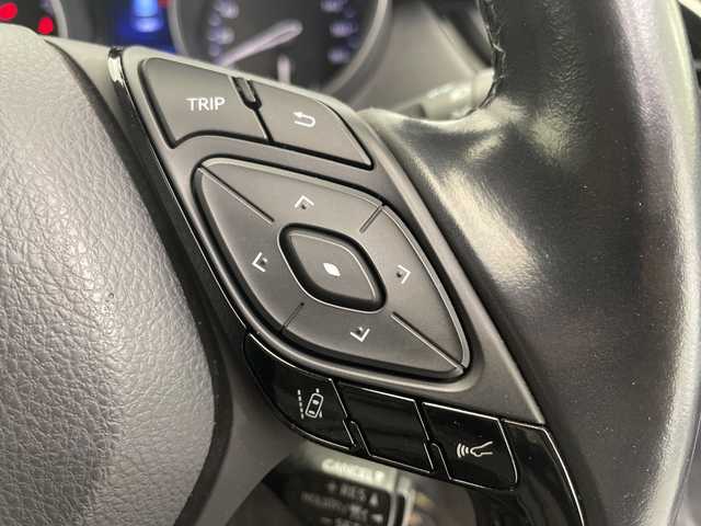 トヨタ Ｃ－ＨＲ S LEDパッケージ 栃木県 2018(平30)年 3.5万km メタルストリームM 純正ナビ/（CD/Bluetooth/フルセグTV/SD）/バックカメラ/トヨタセーフティセンス/コーナーセンサー/ビルトインETC/ドライブレコーダー/禁煙車/オートライト/LEDヘッドライト/横滑り防止装置/スマートキー/プッシュスタート/ステアリングスイッチ/革巻きステアリング/ウィンカーミラー/純正18インチアルミホイール/フロアマット