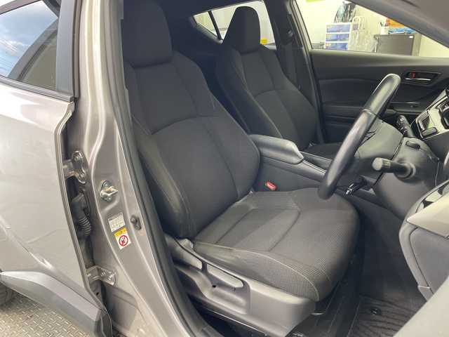 トヨタ Ｃ－ＨＲ S LEDパッケージ 栃木県 2018(平30)年 3.5万km メタルストリームM 純正ナビ/（CD/Bluetooth/フルセグTV/SD）/バックカメラ/トヨタセーフティセンス/コーナーセンサー/ビルトインETC/ドライブレコーダー/禁煙車/オートライト/LEDヘッドライト/横滑り防止装置/スマートキー/プッシュスタート/ステアリングスイッチ/革巻きステアリング/ウィンカーミラー/純正18インチアルミホイール/フロアマット