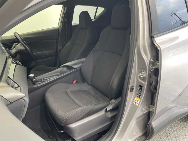 トヨタ Ｃ－ＨＲ S LEDパッケージ 栃木県 2018(平30)年 3.5万km メタルストリームM 純正ナビ/（CD/Bluetooth/フルセグTV/SD）/バックカメラ/トヨタセーフティセンス/コーナーセンサー/ビルトインETC/ドライブレコーダー/禁煙車/オートライト/LEDヘッドライト/横滑り防止装置/スマートキー/プッシュスタート/ステアリングスイッチ/革巻きステアリング/ウィンカーミラー/純正18インチアルミホイール/フロアマット