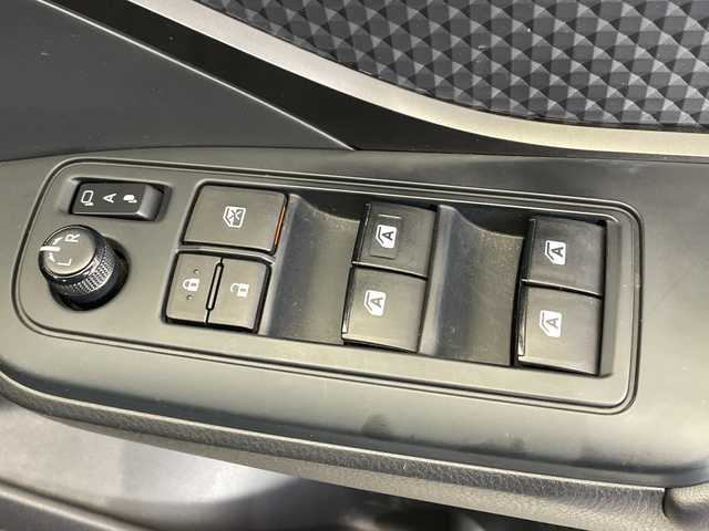 トヨタ Ｃ－ＨＲ S LEDパッケージ 栃木県 2018(平30)年 3.5万km メタルストリームM 純正ナビ/（CD/Bluetooth/フルセグTV/SD）/バックカメラ/トヨタセーフティセンス/コーナーセンサー/ビルトインETC/ドライブレコーダー/禁煙車/オートライト/LEDヘッドライト/横滑り防止装置/スマートキー/プッシュスタート/ステアリングスイッチ/革巻きステアリング/ウィンカーミラー/純正18インチアルミホイール/フロアマット