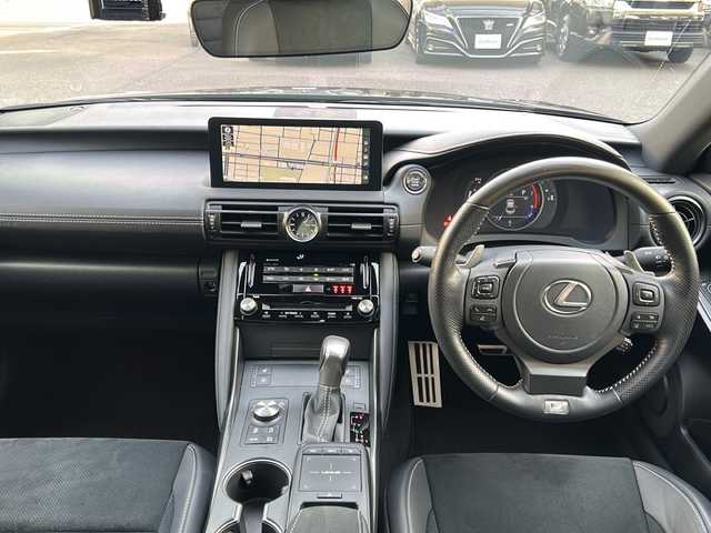 レクサス ＩＳ 300 Fスポーツ モードブラックⅢ 愛知県 2023(令5)年 1.8万km グラファイトブラックガラスフレーク ワンオーナー/禁煙車/サンルーフ/オレンジキャリパー/純正ナビ/フルセグTV・CD・DVD・Bluetooth・USB・SD/前席パワーシート/前席シートヒーター・ベンチレーターシート/運転席シートメモリー/パノラミックビューモニター/パドルシフト/レーダークルーズコントロール/レーントレーシングアシスト（LTA）/ブラインドスポットモニター（BSM)/パーキングサポートアラート（PKSA)/リヤクロストラフィックアラート（RCTA)/パーキングサポートブレーキ（PKSB)/クリアランスソナー/ロードサインアシスト（RSA)/前後ドライブレコーダー（コムテック製TZ-DR210)/ステアリングスイッチ/ビルトインETC2.0/プリクラッシュセーフティー/アイドリングストップ/オートブレーキホールド/LEDヘッドライト/オートライト/オートハイビーム/ISOFIX/純正フロアマット/カードキー/スペアスマートキー/保証書/取扱説明書/ディーラー点検整備記録簿 1カ月・R6・R7