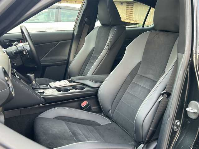 レクサス ＩＳ 300 Fスポーツ モードブラックⅢ 愛知県 2023(令5)年 1.8万km グラファイトブラックガラスフレーク ワンオーナー/禁煙車/サンルーフ/オレンジキャリパー/純正ナビ/フルセグTV・CD・DVD・Bluetooth・USB・SD/前席パワーシート/前席シートヒーター・ベンチレーターシート/運転席シートメモリー/パノラミックビューモニター/パドルシフト/レーダークルーズコントロール/レーントレーシングアシスト（LTA）/ブラインドスポットモニター（BSM)/パーキングサポートアラート（PKSA)/リヤクロストラフィックアラート（RCTA)/パーキングサポートブレーキ（PKSB)/クリアランスソナー/ロードサインアシスト（RSA)/前後ドライブレコーダー（コムテック製TZ-DR210)/ステアリングスイッチ/ビルトインETC2.0/プリクラッシュセーフティー/アイドリングストップ/オートブレーキホールド/LEDヘッドライト/オートライト/オートハイビーム/ISOFIX/純正フロアマット/カードキー/スペアスマートキー/保証書/取扱説明書/ディーラー点検整備記録簿 1カ月・R6・R7