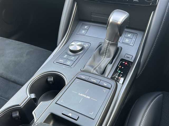 レクサス ＩＳ 300 Fスポーツ モードブラックⅢ 愛知県 2023(令5)年 1.8万km グラファイトブラックガラスフレーク ワンオーナー/禁煙車/サンルーフ/オレンジキャリパー/純正ナビ/フルセグTV・CD・DVD・Bluetooth・USB・SD/前席パワーシート/前席シートヒーター・ベンチレーターシート/運転席シートメモリー/パノラミックビューモニター/パドルシフト/レーダークルーズコントロール/レーントレーシングアシスト（LTA）/ブラインドスポットモニター（BSM)/パーキングサポートアラート（PKSA)/リヤクロストラフィックアラート（RCTA)/パーキングサポートブレーキ（PKSB)/クリアランスソナー/ロードサインアシスト（RSA)/前後ドライブレコーダー（コムテック製TZ-DR210)/ステアリングスイッチ/ビルトインETC2.0/プリクラッシュセーフティー/アイドリングストップ/オートブレーキホールド/LEDヘッドライト/オートライト/オートハイビーム/ISOFIX/純正フロアマット/カードキー/スペアスマートキー/保証書/取扱説明書/ディーラー点検整備記録簿 1カ月・R6・R7