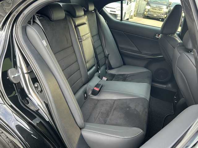 レクサス ＩＳ 300 Fスポーツ モードブラックⅢ 愛知県 2023(令5)年 1.8万km グラファイトブラックガラスフレーク ワンオーナー/禁煙車/サンルーフ/オレンジキャリパー/純正ナビ/フルセグTV・CD・DVD・Bluetooth・USB・SD/前席パワーシート/前席シートヒーター・ベンチレーターシート/運転席シートメモリー/パノラミックビューモニター/パドルシフト/レーダークルーズコントロール/レーントレーシングアシスト（LTA）/ブラインドスポットモニター（BSM)/パーキングサポートアラート（PKSA)/リヤクロストラフィックアラート（RCTA)/パーキングサポートブレーキ（PKSB)/クリアランスソナー/ロードサインアシスト（RSA)/前後ドライブレコーダー（コムテック製TZ-DR210)/ステアリングスイッチ/ビルトインETC2.0/プリクラッシュセーフティー/アイドリングストップ/オートブレーキホールド/LEDヘッドライト/オートライト/オートハイビーム/ISOFIX/純正フロアマット/カードキー/スペアスマートキー/保証書/取扱説明書/ディーラー点検整備記録簿 1カ月・R6・R7