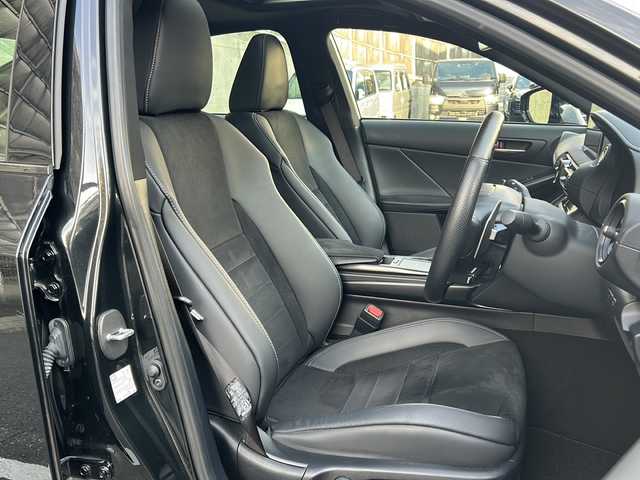 レクサス ＩＳ 300 Fスポーツ モードブラックⅢ 愛知県 2023(令5)年 1.8万km グラファイトブラックガラスフレーク ワンオーナー/禁煙車/サンルーフ/オレンジキャリパー/純正ナビ/フルセグTV・CD・DVD・Bluetooth・USB・SD/前席パワーシート/前席シートヒーター・ベンチレーターシート/運転席シートメモリー/パノラミックビューモニター/パドルシフト/レーダークルーズコントロール/レーントレーシングアシスト（LTA）/ブラインドスポットモニター（BSM)/パーキングサポートアラート（PKSA)/リヤクロストラフィックアラート（RCTA)/パーキングサポートブレーキ（PKSB)/クリアランスソナー/ロードサインアシスト（RSA)/前後ドライブレコーダー（コムテック製TZ-DR210)/ステアリングスイッチ/ビルトインETC2.0/プリクラッシュセーフティー/アイドリングストップ/オートブレーキホールド/LEDヘッドライト/オートライト/オートハイビーム/ISOFIX/純正フロアマット/カードキー/スペアスマートキー/保証書/取扱説明書/ディーラー点検整備記録簿 1カ月・R6・R7