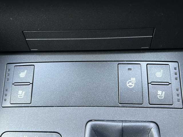 レクサス ＩＳ 300 Fスポーツ モードブラックⅢ 愛知県 2023(令5)年 1.8万km グラファイトブラックガラスフレーク ワンオーナー/禁煙車/サンルーフ/オレンジキャリパー/純正ナビ/フルセグTV・CD・DVD・Bluetooth・USB・SD/前席パワーシート/前席シートヒーター・ベンチレーターシート/運転席シートメモリー/パノラミックビューモニター/パドルシフト/レーダークルーズコントロール/レーントレーシングアシスト（LTA）/ブラインドスポットモニター（BSM)/パーキングサポートアラート（PKSA)/リヤクロストラフィックアラート（RCTA)/パーキングサポートブレーキ（PKSB)/クリアランスソナー/ロードサインアシスト（RSA)/前後ドライブレコーダー（コムテック製TZ-DR210)/ステアリングスイッチ/ビルトインETC2.0/プリクラッシュセーフティー/アイドリングストップ/オートブレーキホールド/LEDヘッドライト/オートライト/オートハイビーム/ISOFIX/純正フロアマット/カードキー/スペアスマートキー/保証書/取扱説明書/ディーラー点検整備記録簿 1カ月・R6・R7