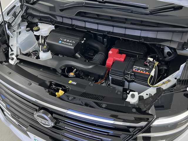 日産 セレナ e－パワー ハイウェイスター V 宮城県 2025(令7)年 0.1万km未満 プリズムホワイト 登録済未使用車/インテリジェントアラウンドビューモニター/インテリジェントルームミラー/プロパイロット(ナビリンク機能付き)/インテリジェント エマージェンシーブレーキ/アダプティブLEDヘッドライトシステム/ハイビームアシスト/インテリジェント LI（車線逸脱防止支援システム）/インテリジェント LDW（車線逸脱警報）/インテリジェント BSW（後側方車両検知警報）/12.3インチカラーディスプレイ/・NissanConnectナビゲーションシステム/・BT.USB/フルセグTV/ワイヤレス充電/両側パワースライドドア/ビルトインETC2.0/電動パーキングブレーキ/ステアリングスイッチ/プッシュスタート/スマートキー2個/純正16インチアルミホイール/後席ロールサンシェード