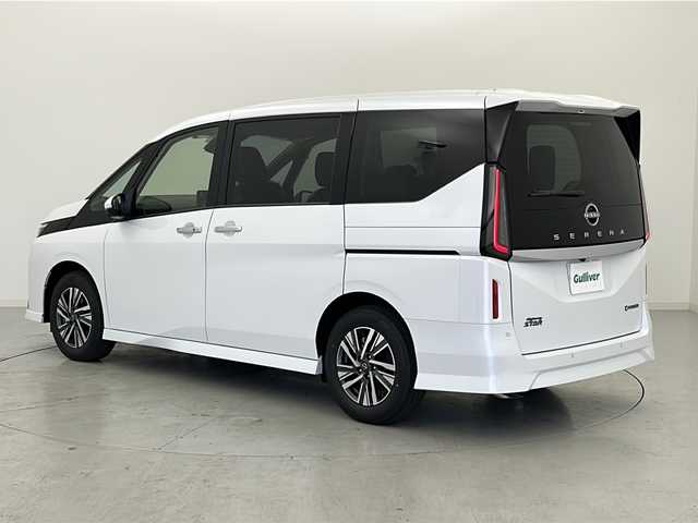 日産 セレナ e－パワー ハイウェイスター V 宮城県 2025(令7)年 0.1万km未満 プリズムホワイト 登録済未使用車/インテリジェントアラウンドビューモニター/インテリジェントルームミラー/プロパイロット(ナビリンク機能付き)/インテリジェント エマージェンシーブレーキ/アダプティブLEDヘッドライトシステム/ハイビームアシスト/インテリジェント LI（車線逸脱防止支援システム）/インテリジェント LDW（車線逸脱警報）/インテリジェント BSW（後側方車両検知警報）/12.3インチカラーディスプレイ/・NissanConnectナビゲーションシステム/・BT.USB/フルセグTV/ワイヤレス充電/両側パワースライドドア/ビルトインETC2.0/電動パーキングブレーキ/ステアリングスイッチ/プッシュスタート/スマートキー2個/純正16インチアルミホイール/後席ロールサンシェード