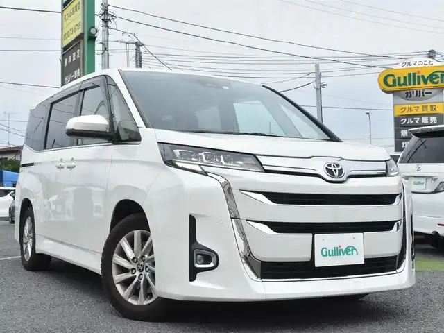 トヨタ ノア Z 神奈川県 2023(令5)年 3.5万km ホワイトパールクリスタルシャイン 10.5インチナビ/DVD/CD/フルセグテレビ/HDMI入力/AppleCarPlay/AndroidAuto/ETC2.0/バックカメラ/両側パワースライドドア/パワーバックドア/セーフティセンス/プリクラッシュセーフティー/レーダークルーズコントロール他/LEDヘッドライト/純正フロアマット/純正サイドバイザー/保証書/取扱説明書