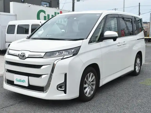 トヨタ ノア Z 神奈川県 2023(令5)年 3.5万km ホワイトパールクリスタルシャイン 10.5インチナビ/DVD/CD/フルセグテレビ/HDMI入力/AppleCarPlay/AndroidAuto/ETC2.0/バックカメラ/両側パワースライドドア/パワーバックドア/セーフティセンス/プリクラッシュセーフティー/レーダークルーズコントロール他/LEDヘッドライト/純正フロアマット/純正サイドバイザー/保証書/取扱説明書