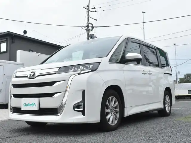 トヨタ ノア Z 神奈川県 2023(令5)年 3.5万km ホワイトパールクリスタルシャイン 10.5インチナビ/DVD/CD/フルセグテレビ/HDMI入力/AppleCarPlay/AndroidAuto/ETC2.0/バックカメラ/両側パワースライドドア/パワーバックドア/セーフティセンス/プリクラッシュセーフティー/レーダークルーズコントロール他/LEDヘッドライト/純正フロアマット/純正サイドバイザー/保証書/取扱説明書