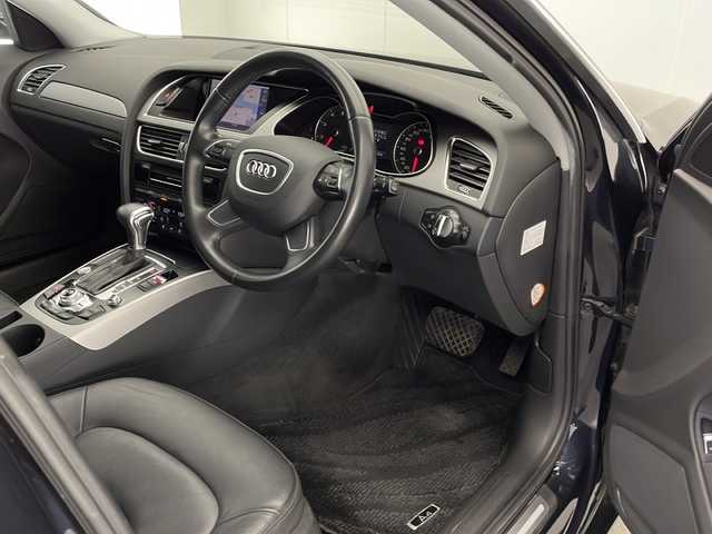 アウディ Ａ４ 2．0 TFSI 宮崎県 2014(平26)年 11.7万km ムーンライトブルーパールエフェクト ターボ/純正ナビ/パワーシート　/電動パーキングブレーキ/ＣＤ　ＤＶＤ　/バックカメラ　/シートヒーター　/電動格納ミラー　/純正アルミホイール/オートライト　/ウィンカーミラー/ステアリングスイッチ/スマートキー　/ＥＴＣ