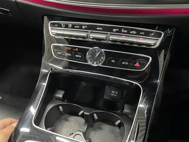 メルセデス・ベンツ Ｅ２２０ｄ アバンギャルド スポーツ 群馬県 2016(平28)年 7.8万km ダイヤモンドホワイト レザーエクスクルーシブパッケージ/・パノラマサンルーフ/・ブルメスターサウンド/・エアバランスパッケージ/・全席シートヒーター /・電動リヤゲート/・本革シート/レーダーセーフティパッケージ/・ブラインドスポット/・衝突軽減ブレーキ/・レーンキープ/全方位カメラ/LEDライト/純正ナビ/フルセグTV/キーレスゴー/黒革シート/19インチAW/アップルCarPlay