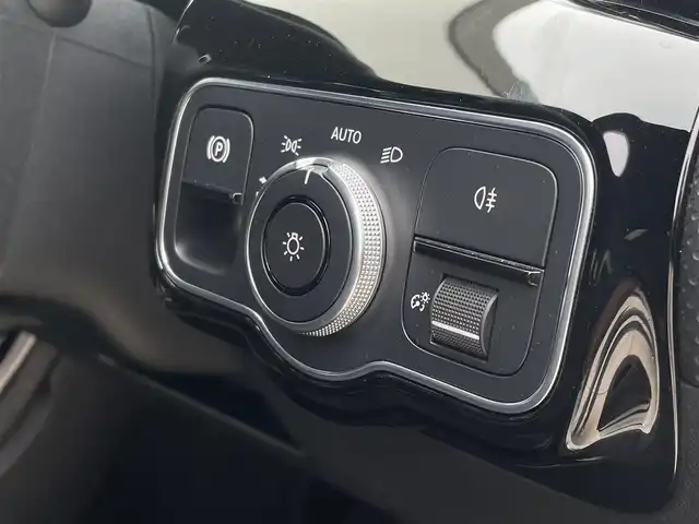 メルセデス・ベンツ Ａ２００ｄ AMGライン 東京都 2020(令2)年 3.4万km ポーラホワイト ワンオーナー/AMGライン/レーダーセーフパッケージ/ACC/BSA/LKA/ナビゲーションパッケージ/前席パワーシート/シートヒーター/メーカーナビ/フルセグTV/BT/USB/Wチャージ/パドルシフト/前後ドライブレコーダー/取扱説明書/保証書/スペアキー