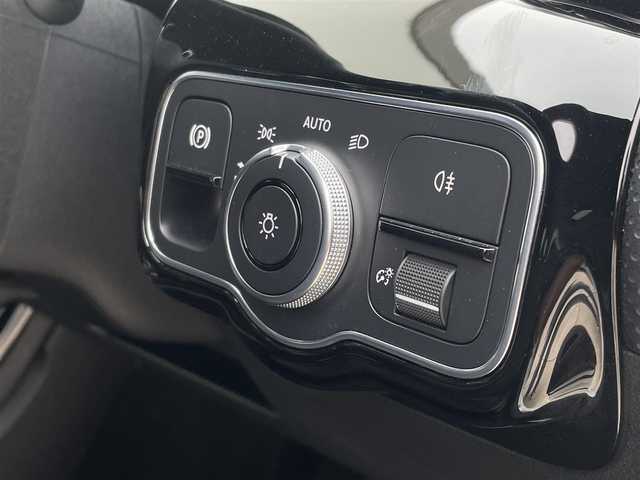 メルセデス・ベンツ Ａ２００ｄ AMGライン 東京都 2020(令2)年 3.4万km ポーラホワイト ワンオーナー/AMGライン/レーダーセーフパッケージ/ACC/BSA/LKA/ナビゲーションパッケージ/前席パワーシート/シートヒーター/メーカーナビ/フルセグTV/BT/USB/Wチャージ/パドルシフト/前後ドライブレコーダー/取扱説明書/保証書/スペアキー