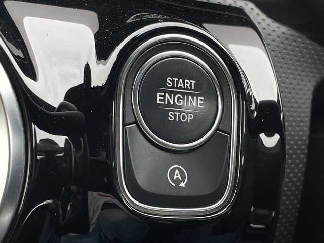 メルセデス・ベンツ Ａ２００ｄ AMGライン 東京都 2020(令2)年 3.4万km ポーラホワイト ワンオーナー/AMGライン/レーダーセーフパッケージ/ACC/BSA/LKA/ナビゲーションパッケージ/前席パワーシート/シートヒーター/メーカーナビ/フルセグTV/BT/USB/Wチャージ/パドルシフト/前後ドライブレコーダー/取扱説明書/保証書/スペアキー