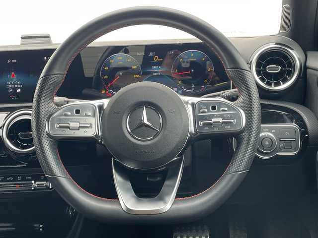メルセデス・ベンツ Ａ２００ｄ AMGライン 東京都 2020(令2)年 3.4万km ポーラホワイト ワンオーナー/AMGライン/レーダーセーフパッケージ/ACC/BSA/LKA/ナビゲーションパッケージ/前席パワーシート/シートヒーター/メーカーナビ/フルセグTV/BT/USB/Wチャージ/パドルシフト/前後ドライブレコーダー/取扱説明書/保証書/スペアキー