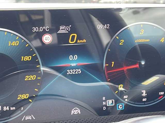 メルセデス・ベンツ Ａ２００ｄ AMGライン 東京都 2020(令2)年 3.4万km ポーラホワイト ワンオーナー/AMGライン/レーダーセーフパッケージ/ACC/BSA/LKA/ナビゲーションパッケージ/前席パワーシート/シートヒーター/メーカーナビ/フルセグTV/BT/USB/Wチャージ/パドルシフト/前後ドライブレコーダー/取扱説明書/保証書/スペアキー