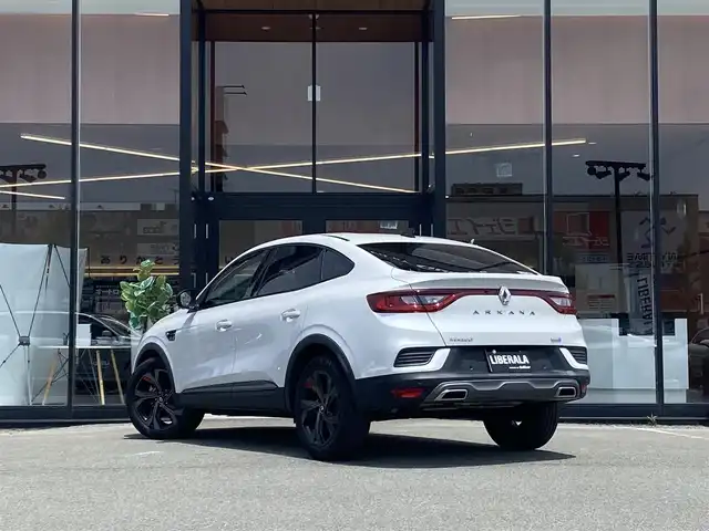 ルノー ルノー アルカナ RSライン E-テックハイブリッド 福岡県 2022(令4)年 2.6万km 白 ・アダプティブクルーズコントロール/・USB/Bluetooth/AUX/AppleCarPlay/・全方位カメラ/・社外前後ドライブレコーダー/・社外ETC/・純正18AW/・プッシュスタート/・パーキングアシスト/・スマートキー/・パワーシート/・オートライト/・LEDライト/・ハンドルヒーター
