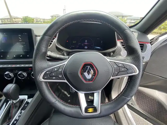 ルノー ルノー アルカナ RSライン E-テックハイブリッド 福岡県 2022(令4)年 2.6万km 白 ・アダプティブクルーズコントロール/・USB/Bluetooth/AUX/AppleCarPlay/・全方位カメラ/・社外前後ドライブレコーダー/・社外ETC/・純正18AW/・プッシュスタート/・パーキングアシスト/・スマートキー/・パワーシート/・オートライト/・LEDライト/・ハンドルヒーター