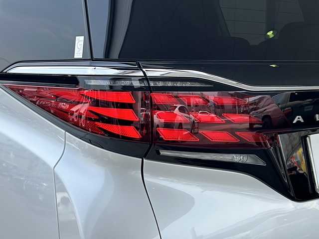 トヨタ アルファード Z 京都府 2023(令5)年 0.7万km プラチナホワイトパールマイカ 純正ディスプレイオーディオ/　ナビキッド付き/フルセグTV/HDMI/Bluetooth/全方位モニター/デジタルインナーミラー/左右独立ムーンルーフ/パーキングアシスト/電動リアゲート/両側電動スライドドア/ETC2.0/ワイヤレス充電/ステアリングヒーター/BSM/LEDオートライト/スペアタイヤ/シートヒーター /ベンチレーション/ワンオーナー