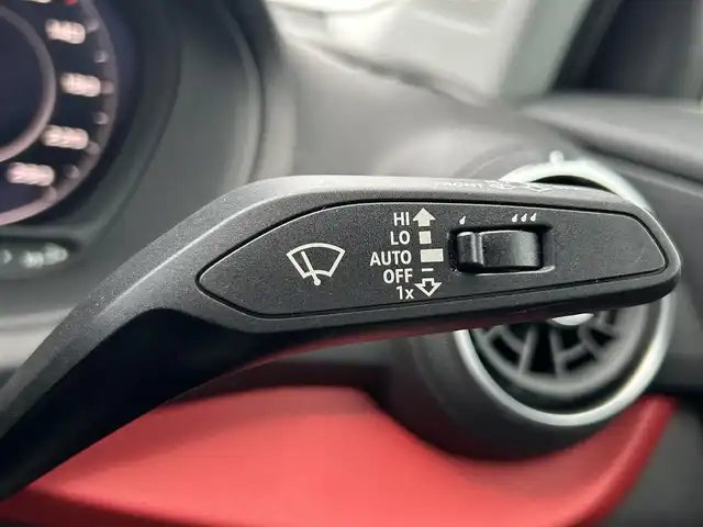 アウディ Ｑ２ ハッシュタグ アニバーサリーリミテッド 宮崎県 2018(平30)年 6.1万km グレイシアホワイトメタリック プッシュスタート/MTモード付AT/アダプティブ・クルーズ・コントロール/Audi　アクティブレーンアシスト/・トラフィックジャムアシスト/ダウンヒルスピードコントロール/バーチャルコックピット/純正ナビ/・CD/DVDプレイヤー/・Bluetooth接続/・Audi smart phone/(Apple CarPlay、Android Auto)/バックカメラ/ETC2.0/DN席シートヒーター /純正フロアマット/純正17インチAW/保証書/取説