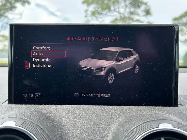アウディ Ｑ２ ハッシュタグ アニバーサリーリミテッド 宮崎県 2018(平30)年 6.1万km グレイシアホワイトメタリック プッシュスタート/MTモード付AT/アダプティブ・クルーズ・コントロール/Audi　アクティブレーンアシスト/・トラフィックジャムアシスト/ダウンヒルスピードコントロール/バーチャルコックピット/純正ナビ/・CD/DVDプレイヤー/・Bluetooth接続/・Audi smart phone/(Apple CarPlay、Android Auto)/バックカメラ/ETC2.0/DN席シートヒーター /純正フロアマット/純正17インチAW/保証書/取説