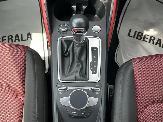 アウディ Ｑ２ ハッシュタグ アニバーサリーリミテッド 宮崎県 2018(平30)年 6.1万km グレイシアホワイトメタリック プッシュスタート/MTモード付AT/アダプティブ・クルーズ・コントロール/Audi　アクティブレーンアシスト/・トラフィックジャムアシスト/ダウンヒルスピードコントロール/バーチャルコックピット/純正ナビ/・CD/DVDプレイヤー/・Bluetooth接続/・Audi smart phone/(Apple CarPlay、Android Auto)/バックカメラ/ETC2.0/DN席シートヒーター /純正フロアマット/純正17インチAW/保証書/取説
