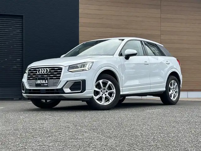 アウディ Ｑ２ ハッシュタグ アニバーサリーリミテッド 宮崎県 2018(平30)年 6.1万km グレイシアホワイトメタリック プッシュスタート/MTモード付AT/アダプティブ・クルーズ・コントロール/Audi　アクティブレーンアシスト/・トラフィックジャムアシスト/ダウンヒルスピードコントロール/バーチャルコックピット/純正ナビ/・CD/DVDプレイヤー/・Bluetooth接続/・Audi smart phone/(Apple CarPlay、Android Auto)/バックカメラ/ETC2.0/DN席シートヒーター /純正フロアマット/純正17インチAW/保証書/取説
