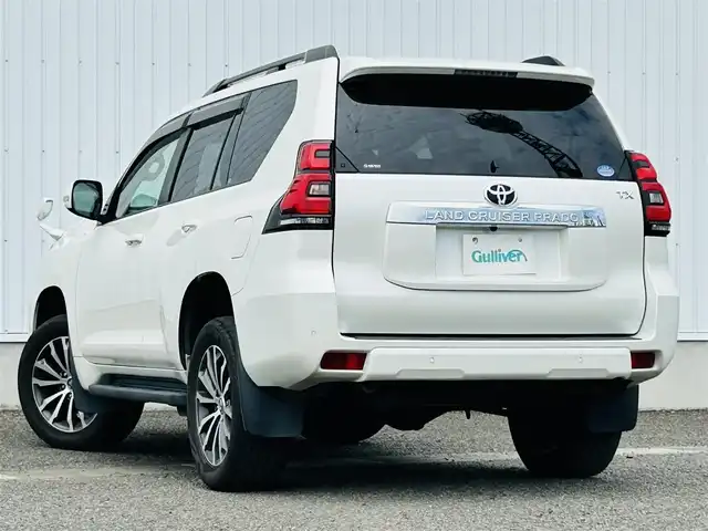 トヨタ ランドクルーザー プラド TX Lパッケージ 熊本県 2018(平30)年 7.3万km ホワイトパールクリスタルシャイン ワンオーナー/純正ナビ/・AM/FM/CD/DVD/SD/USB/HDMI/BT/・フルセグTV/バックカメラ/トヨタセーフティセンス/・レーンディパーチャーアラート/・プリクラッシュセーフティ/・オートマチックハイビーム/・クリアランスソナー/レーダークルーズコントロール/前後コーナーセンサー/革巻きステアリング/・ステアリングリモコン/レザーシート/・D/N席シートヒーター/・D/N席エアシート/・D/Nパワーシート/ビルトインETC2.0/電動格納ミラー/・ウィンカーミラー/・オートダウンミラー/オートライト/・LEDライト/・フォグランプ/・ヘッドランプウォッシャー/ルーフレール/純正エアロ/・リアスポイラー/電動格納サードシート/トランスファー切り替えスイッチ/セカンドスタートモード/スポーツモード/純正アルミホイール/純正フロアマット/スマートキー/・スペアキー