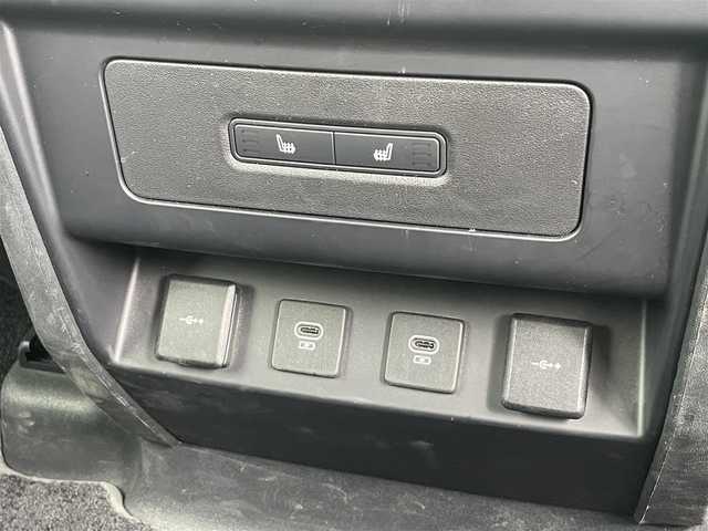 ランドローバー ランドローバー ディフェンダー 110X 福岡県 2021(令3)年 5.2万km フジホワイト パノラマサンルーフ/アダプティブクルーズコントロール/レーンキープアシスト/ブラインドスポットモニター/黒革シート/全席シートヒーター/純正サイドステップ/純正ナビ　/Applecarplay/androidauto/全方位カメラ/Bluetooth/LEDヘッドライト/エアーサスペンション/純正19インチアルミホイール/ETC2.0/取扱説明書/保証書/スペアキー×1