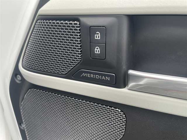 ランドローバー ランドローバー ディフェンダー 110X 福岡県 2021(令3)年 5.2万km フジホワイト パノラマサンルーフ/アダプティブクルーズコントロール/レーンキープアシスト/ブラインドスポットモニター/黒革シート/全席シートヒーター/純正サイドステップ/純正ナビ　/Applecarplay/androidauto/全方位カメラ/Bluetooth/LEDヘッドライト/エアーサスペンション/純正19インチアルミホイール/ETC2.0/取扱説明書/保証書/スペアキー×1