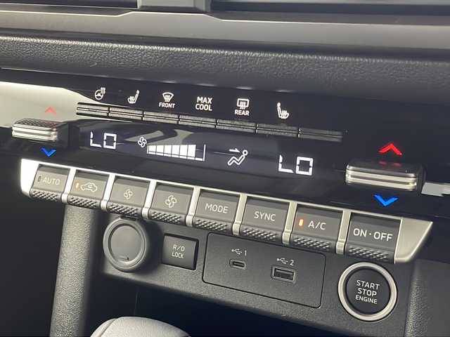 三菱 トライトン GSR 岐阜県 2024(令6)年 0.8万km ダイヤモンドブラックマイカ 純正ナビ/Bluetooth/フルセグTV/AppleCarPlay/USB/全方位カメラ/パーキングセンサー前後/踏み間違い衝突防止アシスト/車線逸脱防止/レーダークルーズコントロール/ブラインドスポットモニター/道路標識表示/ダウンヒルアシストコントロール/４WD/ルーフレール/スマートキー/プッシュスタート/スペアキー/パワーシート（運転席）/レザーシート/シートヒーター/ステアリングヒーター/革ステアリング/ステアリングスイッチ/純正アルミホイール/LEDヘッドライト/フォグランプ/サイドエアバッグ/ETC