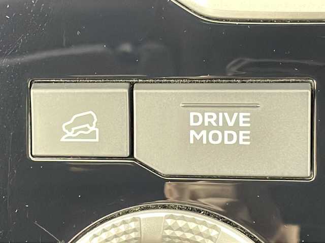 三菱 トライトン GSR 岐阜県 2024(令6)年 0.8万km ダイヤモンドブラックマイカ 純正ナビ/Bluetooth/フルセグTV/AppleCarPlay/USB/全方位カメラ/パーキングセンサー前後/踏み間違い衝突防止アシスト/車線逸脱防止/レーダークルーズコントロール/ブラインドスポットモニター/道路標識表示/ダウンヒルアシストコントロール/４WD/ルーフレール/スマートキー/プッシュスタート/スペアキー/パワーシート（運転席）/レザーシート/シートヒーター/ステアリングヒーター/革ステアリング/ステアリングスイッチ/純正アルミホイール/LEDヘッドライト/フォグランプ/サイドエアバッグ/ETC