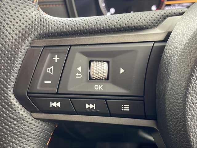 三菱 トライトン GSR 岐阜県 2024(令6)年 0.8万km ダイヤモンドブラックマイカ 純正ナビ/Bluetooth/フルセグTV/AppleCarPlay/USB/全方位カメラ/パーキングセンサー前後/踏み間違い衝突防止アシスト/車線逸脱防止/レーダークルーズコントロール/ブラインドスポットモニター/道路標識表示/ダウンヒルアシストコントロール/４WD/ルーフレール/スマートキー/プッシュスタート/スペアキー/パワーシート（運転席）/レザーシート/シートヒーター/ステアリングヒーター/革ステアリング/ステアリングスイッチ/純正アルミホイール/LEDヘッドライト/フォグランプ/サイドエアバッグ/ETC