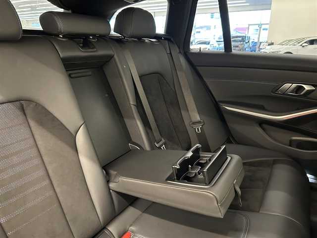 ＢＭＷ ３２０ｄ xDrive ツーリング Mスポーツ 岡山県 2020(令2)年 3.6万km サファイアブラックP 純正iDriveナビ/全周囲カメラ/ACC/ミラー一体型ETC/オートエアコン/オートライト/オートワイパー/AHB/LEDヘッドライト/Mスポーツ専用シート/Mスポーツ専用ハンドル/Mスポーツ専用サスペンション/Mスポーツ専用ドアシルプレート/PTG/正面衝突警告/側面衝突警告/車線逸脱警告/車線変更警告/Bluetooth/アップルカープレイ/ワイヤレスチャージ/ブレーキオートホールド/パーキングアシスト＋