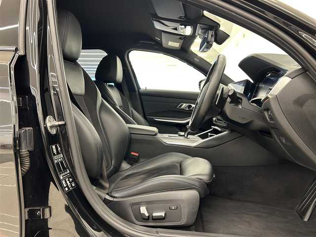 ＢＭＷ ３２０ｄ xDrive ツーリング Mスポーツ 岡山県 2020(令2)年 3.6万km サファイアブラックP 純正iDriveナビ/全周囲カメラ/ACC/ミラー一体型ETC/オートエアコン/オートライト/オートワイパー/AHB/LEDヘッドライト/Mスポーツ専用シート/Mスポーツ専用ハンドル/Mスポーツ専用サスペンション/Mスポーツ専用ドアシルプレート/PTG/正面衝突警告/側面衝突警告/車線逸脱警告/車線変更警告/Bluetooth/アップルカープレイ/ワイヤレスチャージ/ブレーキオートホールド/パーキングアシスト＋