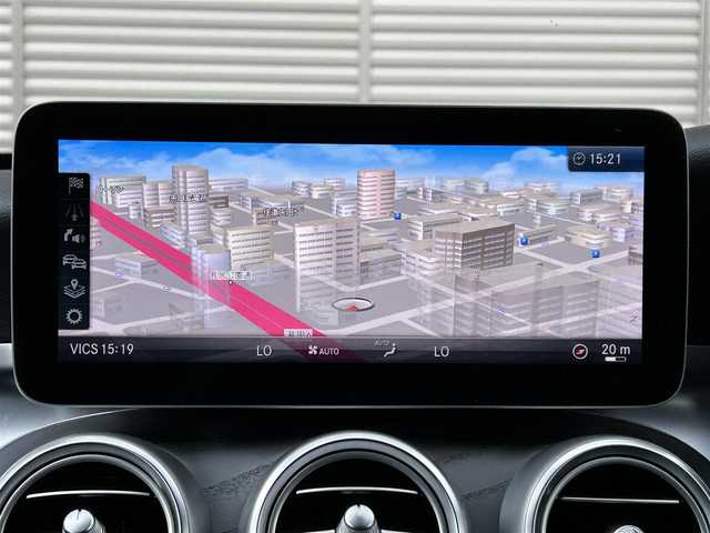 メルセデス・ベンツ Ｃ１８０ アバンギャルド AMGライン 大阪府 2018(平30)年 5.2万km イリジウムシルバー パノラミックスライディングルーフ/AMGライン/レーダーセーフティーパッケージ/・アクティブディスタンスアシスト・ディストロニック（自動再発信機能付）/・アクティブステアリングアシスト・アクティブレーンチェンジングアシスト/・アクティブエマージェンシーストップアシスト/・アクティブブレーキアシスト（歩行者/飛び出し検知機能付/・PRE-SAFE、PRE-SAFEサウンド、緊急回避補助システム、渋滞時緊急ブレーキ機能/・アクティブレーキーピングアシスト/・PRE-SAFEプラス（被害軽減ブレーキ付後方衝突警告システム）/・チャイルドセーフティシートセンサー（助手席）/クルーズコントロール（追従走行アリ）/10.25インチワイドディスプレイ/・バックカメラ/・フルセグテレビ/・AM/FM/BT/パワーシート（D/N）/シートヒーター（D/N）/ETC2.0/革巻きステアリング/ステアリングスイッチ/スペアキー/取扱説明書/保証書/記録簿（R6/R4/R2/R1）