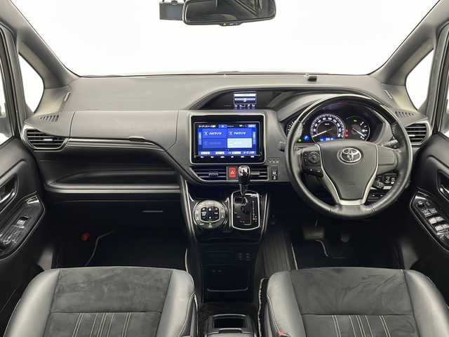 トヨタ エスクァイア Gi プレミアムパッケージ ブラックテーラード 宮崎県 2020(令2)年 3.4万km ブラック Toyota Safety Sense/〇プリクラシュセーフティ/〇レーンディパーチャーアラート/〇パーキングブレーキ/〇クリアランスソナー/〇オートマチックハイビーム/〇先行車発進告知/純正９インチSDナビ/フルセグTV/CD/DVD/Bluetooth/バックカメラ/純正12.1型後席ディスプレイ（V12T-R68C)/両側パワースライドドア/ハーフレザーシート/シートヒーター/クルーズコントロール/ステアリングヒーター/LEDヘッドライト/ビルトインETC2.0/モデリスタ１７インチAW/アイドリングストップ/保証書/取扱説明書/ナビ取扱説明書