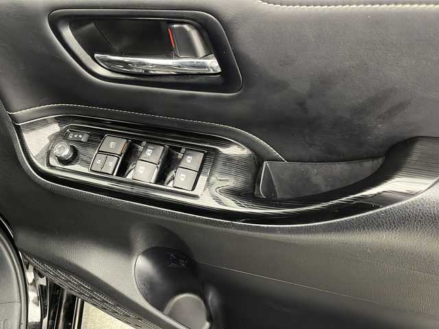 トヨタ エスクァイア Gi プレミアムパッケージ ブラックテーラード 宮崎県 2020(令2)年 3.4万km ブラック Toyota Safety Sense/〇プリクラシュセーフティ/〇レーンディパーチャーアラート/〇パーキングブレーキ/〇クリアランスソナー/〇オートマチックハイビーム/〇先行車発進告知/純正９インチSDナビ/フルセグTV/CD/DVD/Bluetooth/バックカメラ/純正12.1型後席ディスプレイ（V12T-R68C)/両側パワースライドドア/ハーフレザーシート/シートヒーター/クルーズコントロール/ステアリングヒーター/LEDヘッドライト/ビルトインETC2.0/モデリスタ１７インチAW/アイドリングストップ/保証書/取扱説明書/ナビ取扱説明書