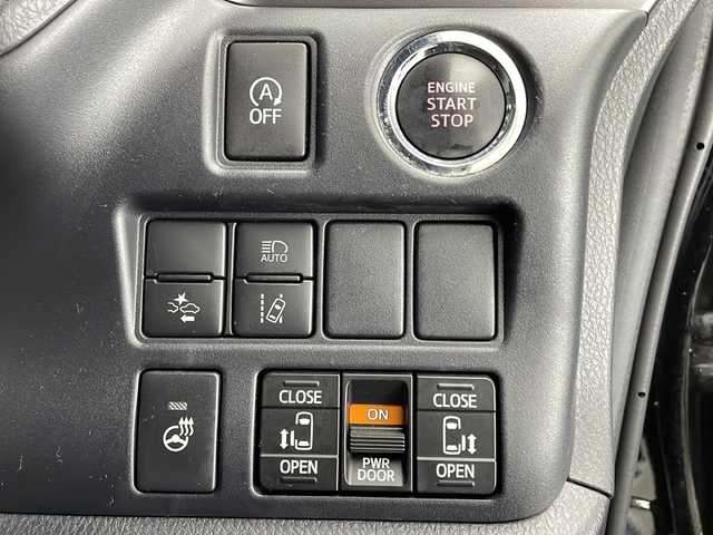トヨタ エスクァイア Gi プレミアムパッケージ ブラックテーラード 宮崎県 2020(令2)年 3.4万km ブラック Toyota Safety Sense/〇プリクラシュセーフティ/〇レーンディパーチャーアラート/〇パーキングブレーキ/〇クリアランスソナー/〇オートマチックハイビーム/〇先行車発進告知/純正９インチSDナビ/フルセグTV/CD/DVD/Bluetooth/バックカメラ/純正12.1型後席ディスプレイ（V12T-R68C)/両側パワースライドドア/ハーフレザーシート/シートヒーター/クルーズコントロール/ステアリングヒーター/LEDヘッドライト/ビルトインETC2.0/モデリスタ１７インチAW/アイドリングストップ/保証書/取扱説明書/ナビ取扱説明書