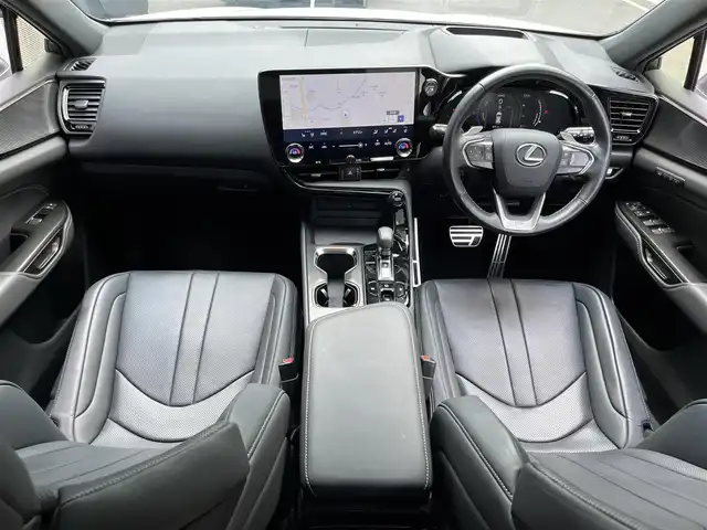レクサス ＮＸ 350h Fスポーツ 滋賀県 2022(令4)年 3.2万km ホワイトノーヴァガラスフレーク 純正ナビ/CD/DVD/USB/Bluetooth/フルセグテレビ/パノラミックビューモニター/パノラマムーンルーフ/パワーバックドア/デジタルインナーミラー/三眼LEDヘッドライト/オレンジキャリパー/セーフティセンスプラス/・プリクラッシュセーフティ/・レーントレーシングアシスト/・ロードサインアシスト/・ドライバー異常時対応システム/・プロアクティブドライビングアシスト/・オートマチックハイビーム/・レーンディパーチャーアラート/・レーダークルーズコントロール/ブラインドスポットモニター/パーキングサポートブレーキ/ヘッドアップディスプレイ/クリアランスソナー/ETC2.0/パドルシフト/純正フロアマット/プッシュスタート /スマートキー