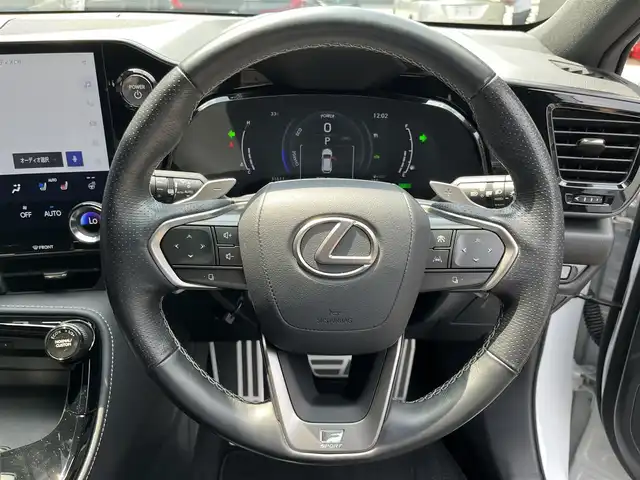 レクサス ＮＸ 350h Fスポーツ 滋賀県 2022(令4)年 3.2万km ホワイトノーヴァガラスフレーク 純正ナビ/CD/DVD/USB/Bluetooth/フルセグテレビ/パノラミックビューモニター/パノラマムーンルーフ/パワーバックドア/デジタルインナーミラー/三眼LEDヘッドライト/オレンジキャリパー/セーフティセンスプラス/・プリクラッシュセーフティ/・レーントレーシングアシスト/・ロードサインアシスト/・ドライバー異常時対応システム/・プロアクティブドライビングアシスト/・オートマチックハイビーム/・レーンディパーチャーアラート/・レーダークルーズコントロール/ブラインドスポットモニター/パーキングサポートブレーキ/ヘッドアップディスプレイ/クリアランスソナー/ETC2.0/パドルシフト/純正フロアマット/プッシュスタート /スマートキー