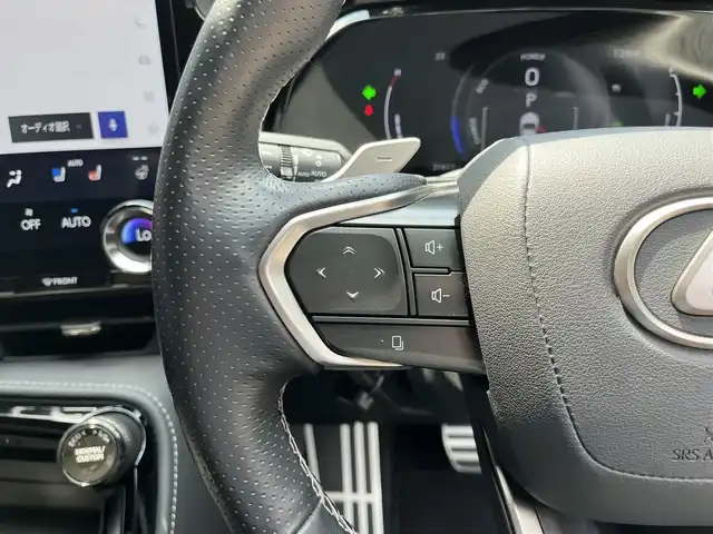 レクサス ＮＸ 350h Fスポーツ 滋賀県 2022(令4)年 3.2万km ホワイトノーヴァガラスフレーク 純正ナビ/CD/DVD/USB/Bluetooth/フルセグテレビ/パノラミックビューモニター/パノラマムーンルーフ/パワーバックドア/デジタルインナーミラー/三眼LEDヘッドライト/オレンジキャリパー/セーフティセンスプラス/・プリクラッシュセーフティ/・レーントレーシングアシスト/・ロードサインアシスト/・ドライバー異常時対応システム/・プロアクティブドライビングアシスト/・オートマチックハイビーム/・レーンディパーチャーアラート/・レーダークルーズコントロール/ブラインドスポットモニター/パーキングサポートブレーキ/ヘッドアップディスプレイ/クリアランスソナー/ETC2.0/パドルシフト/純正フロアマット/プッシュスタート /スマートキー