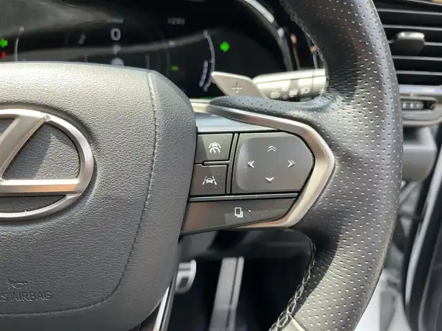 レクサス ＮＸ 350h Fスポーツ 滋賀県 2022(令4)年 3.2万km ホワイトノーヴァガラスフレーク 純正ナビ/CD/DVD/USB/Bluetooth/フルセグテレビ/パノラミックビューモニター/パノラマムーンルーフ/パワーバックドア/デジタルインナーミラー/三眼LEDヘッドライト/オレンジキャリパー/セーフティセンスプラス/・プリクラッシュセーフティ/・レーントレーシングアシスト/・ロードサインアシスト/・ドライバー異常時対応システム/・プロアクティブドライビングアシスト/・オートマチックハイビーム/・レーンディパーチャーアラート/・レーダークルーズコントロール/ブラインドスポットモニター/パーキングサポートブレーキ/ヘッドアップディスプレイ/クリアランスソナー/ETC2.0/パドルシフト/純正フロアマット/プッシュスタート /スマートキー