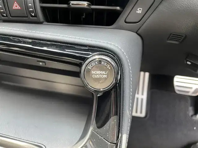 レクサス ＮＸ 350h Fスポーツ 滋賀県 2022(令4)年 3.2万km ホワイトノーヴァガラスフレーク 純正ナビ/CD/DVD/USB/Bluetooth/フルセグテレビ/パノラミックビューモニター/パノラマムーンルーフ/パワーバックドア/デジタルインナーミラー/三眼LEDヘッドライト/オレンジキャリパー/セーフティセンスプラス/・プリクラッシュセーフティ/・レーントレーシングアシスト/・ロードサインアシスト/・ドライバー異常時対応システム/・プロアクティブドライビングアシスト/・オートマチックハイビーム/・レーンディパーチャーアラート/・レーダークルーズコントロール/ブラインドスポットモニター/パーキングサポートブレーキ/ヘッドアップディスプレイ/クリアランスソナー/ETC2.0/パドルシフト/純正フロアマット/プッシュスタート /スマートキー