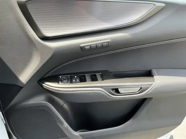 レクサス ＮＸ 350h Fスポーツ 滋賀県 2022(令4)年 3.2万km ホワイトノーヴァガラスフレーク 純正ナビ/CD/DVD/USB/Bluetooth/フルセグテレビ/パノラミックビューモニター/パノラマムーンルーフ/パワーバックドア/デジタルインナーミラー/三眼LEDヘッドライト/オレンジキャリパー/セーフティセンスプラス/・プリクラッシュセーフティ/・レーントレーシングアシスト/・ロードサインアシスト/・ドライバー異常時対応システム/・プロアクティブドライビングアシスト/・オートマチックハイビーム/・レーンディパーチャーアラート/・レーダークルーズコントロール/ブラインドスポットモニター/パーキングサポートブレーキ/ヘッドアップディスプレイ/クリアランスソナー/ETC2.0/パドルシフト/純正フロアマット/プッシュスタート /スマートキー